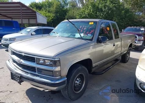 1998 Chevrolet C2500 Fleetside z USA, uszkodzony, nr VIN 1GCGC29R6WE161757